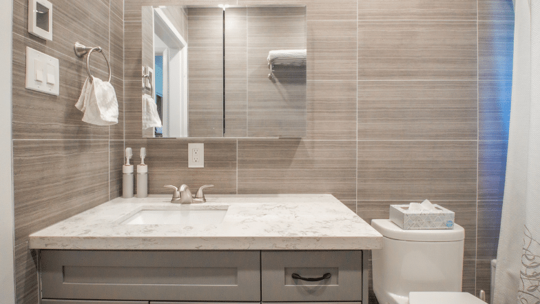 Blat w łazience o małej powierzchni