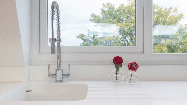 Minimalistyczny blat ze zintegrowanym zlewem