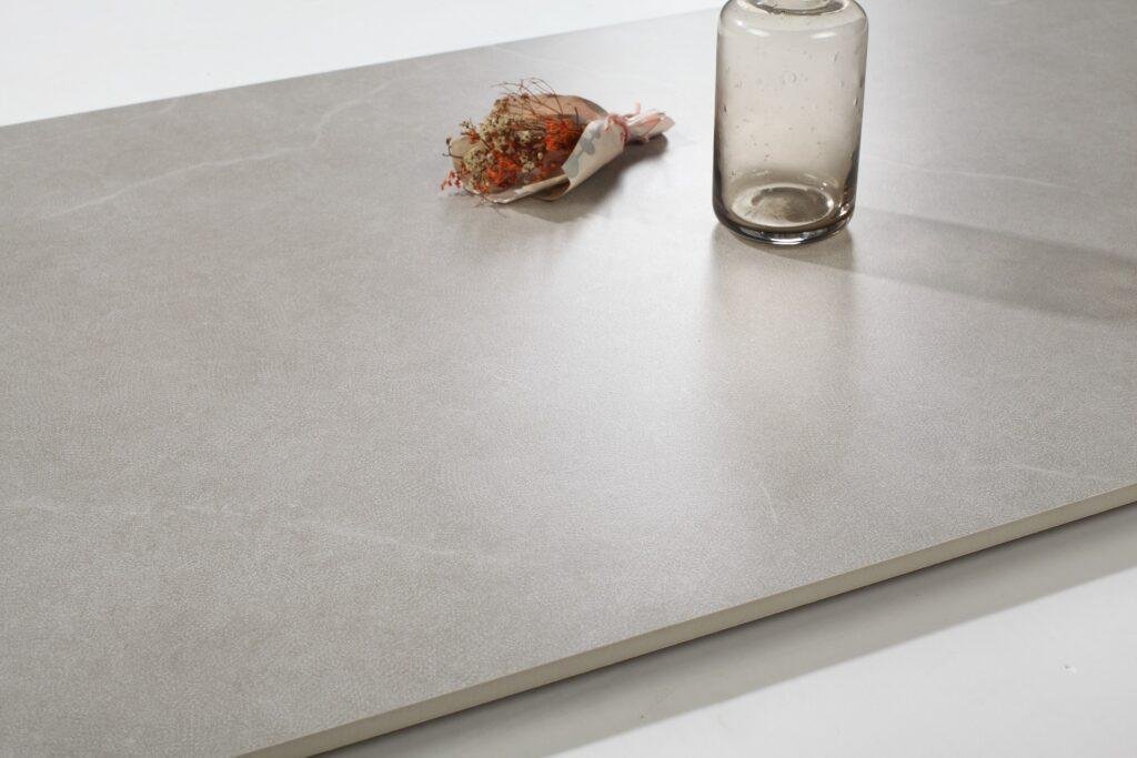 Blaty z korzyścią dla zmysłów – faktury mat, satyna, połysk: dobierz idealne wykończenie