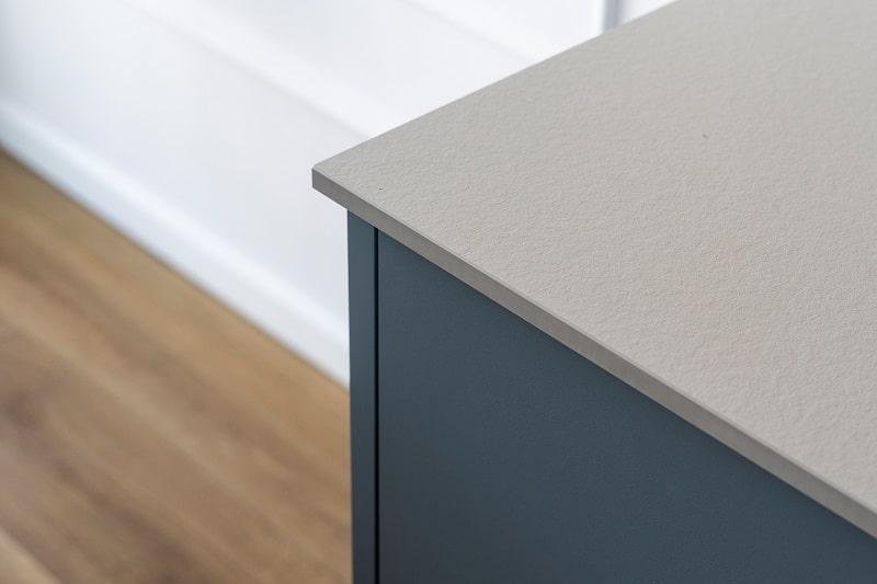 Czysty skład, czysty dom – czy blaty kompozytowe emitują niebezpieczne substancje?