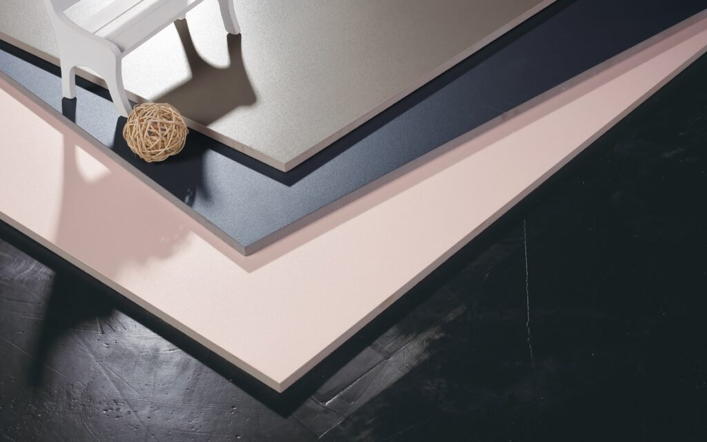 Minimalizm w kuchni i łazience – jak blaty kompozytowe wspierają nowoczesne aranżacje?