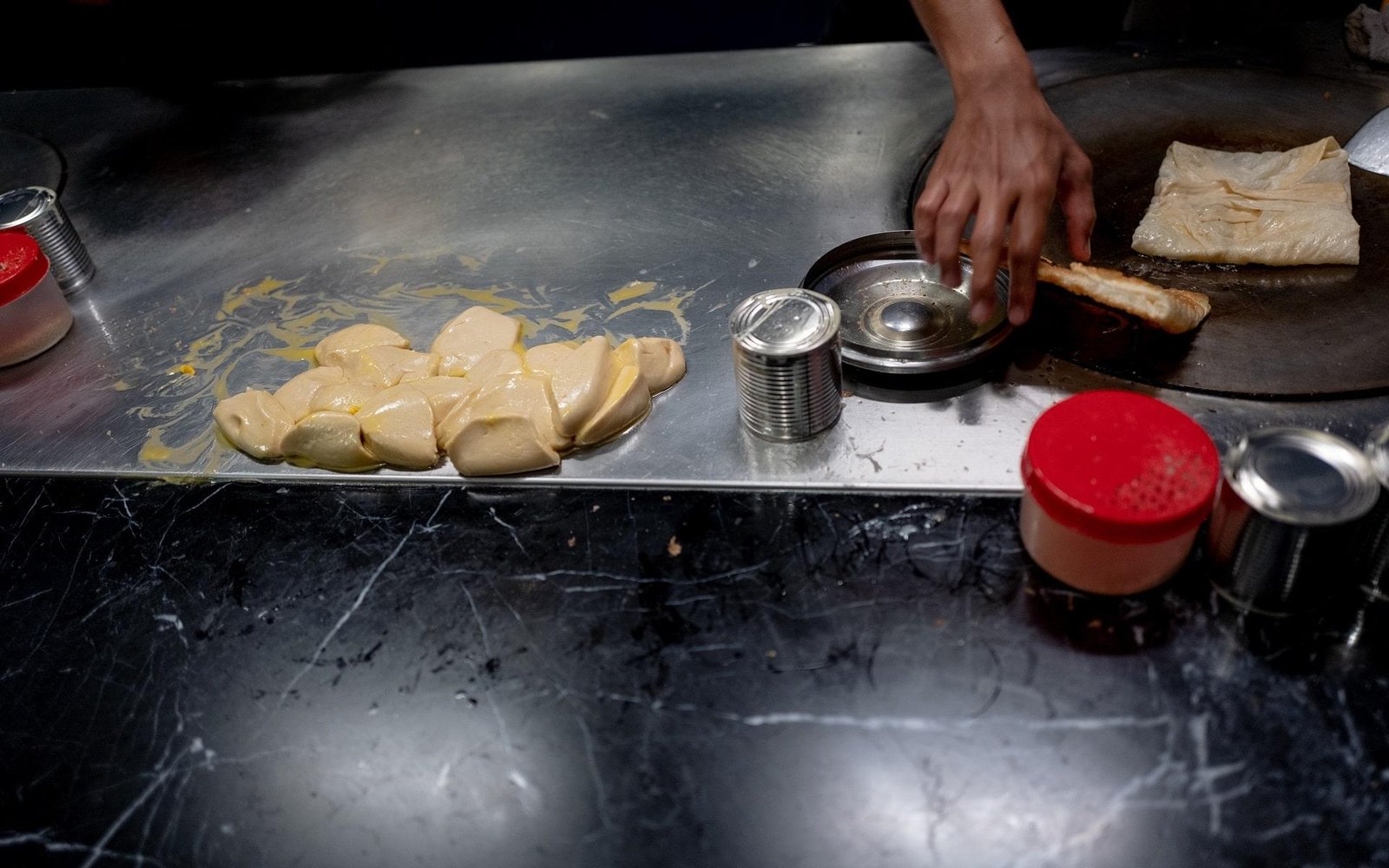 Bezpieczeństwo i higiena – dlaczego blaty kompozytowe sprawdzają się w gastronomii i medycynie?